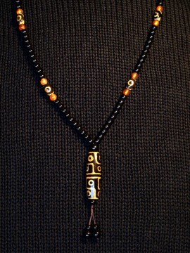 Håndlaget smykke fra Tibet laget av glasperler